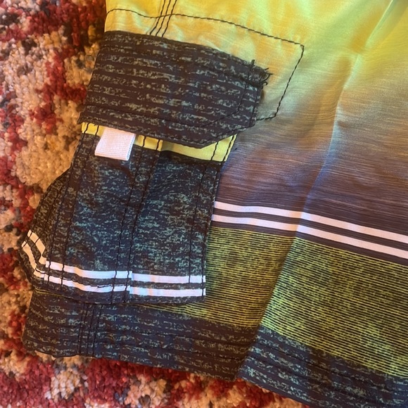 LAST ONE Boys 5-6 lime green gray swim trunks lined 2 pockets - Picture 4 of 5